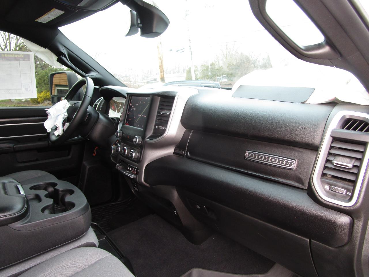 RAM 2500 Big Horn 4x4 Crew Cab 6'4" Box 2024