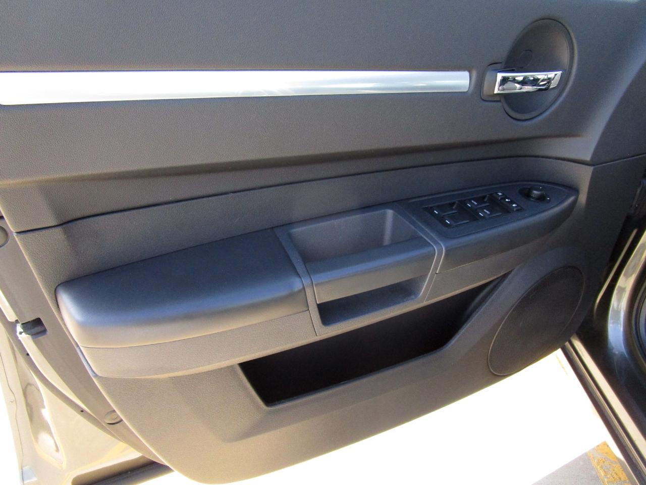 Dodge Charger 4dr Sdn R/T RWD 2009