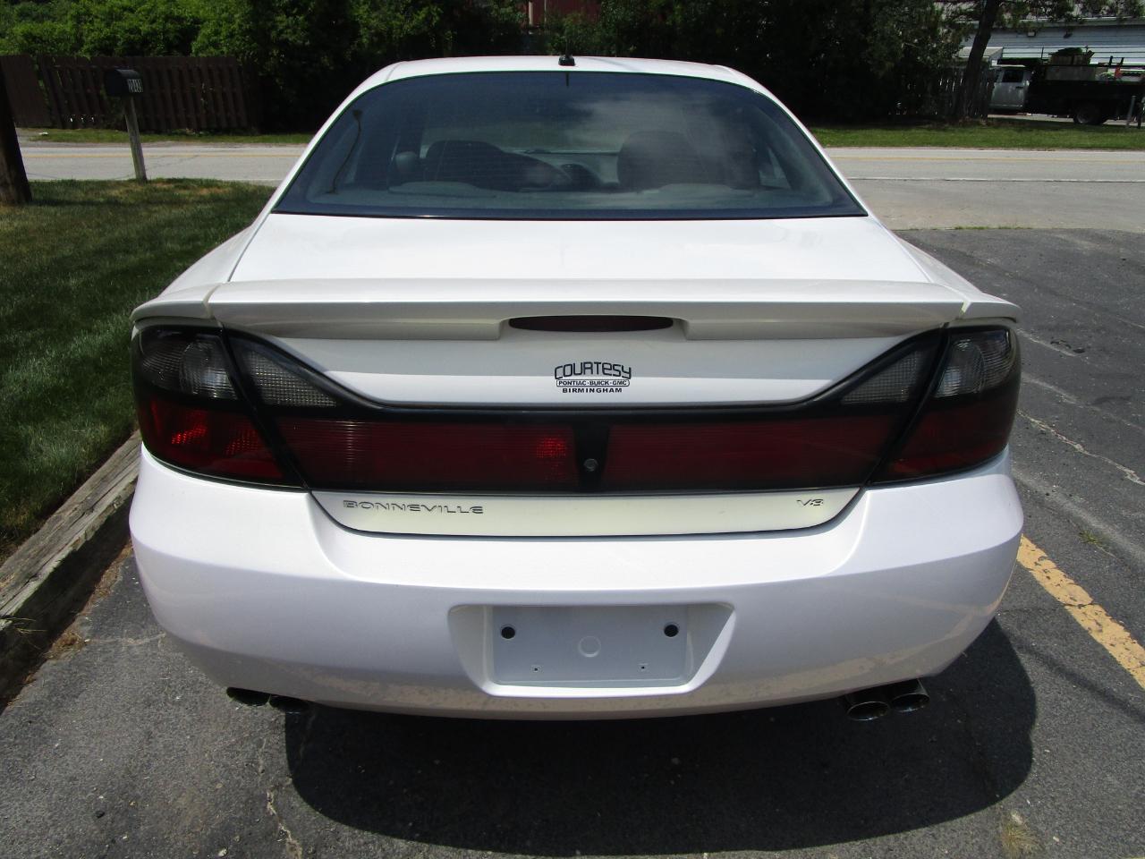 Pontiac Bonneville 4dr Sdn GXP 2005