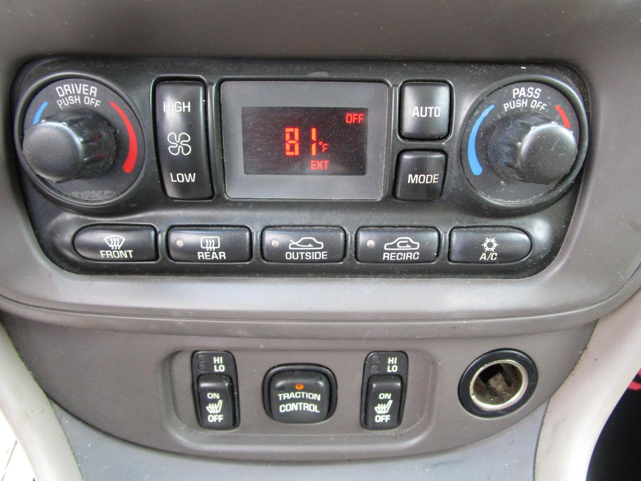 Pontiac Bonneville 4dr Sdn GXP 2005