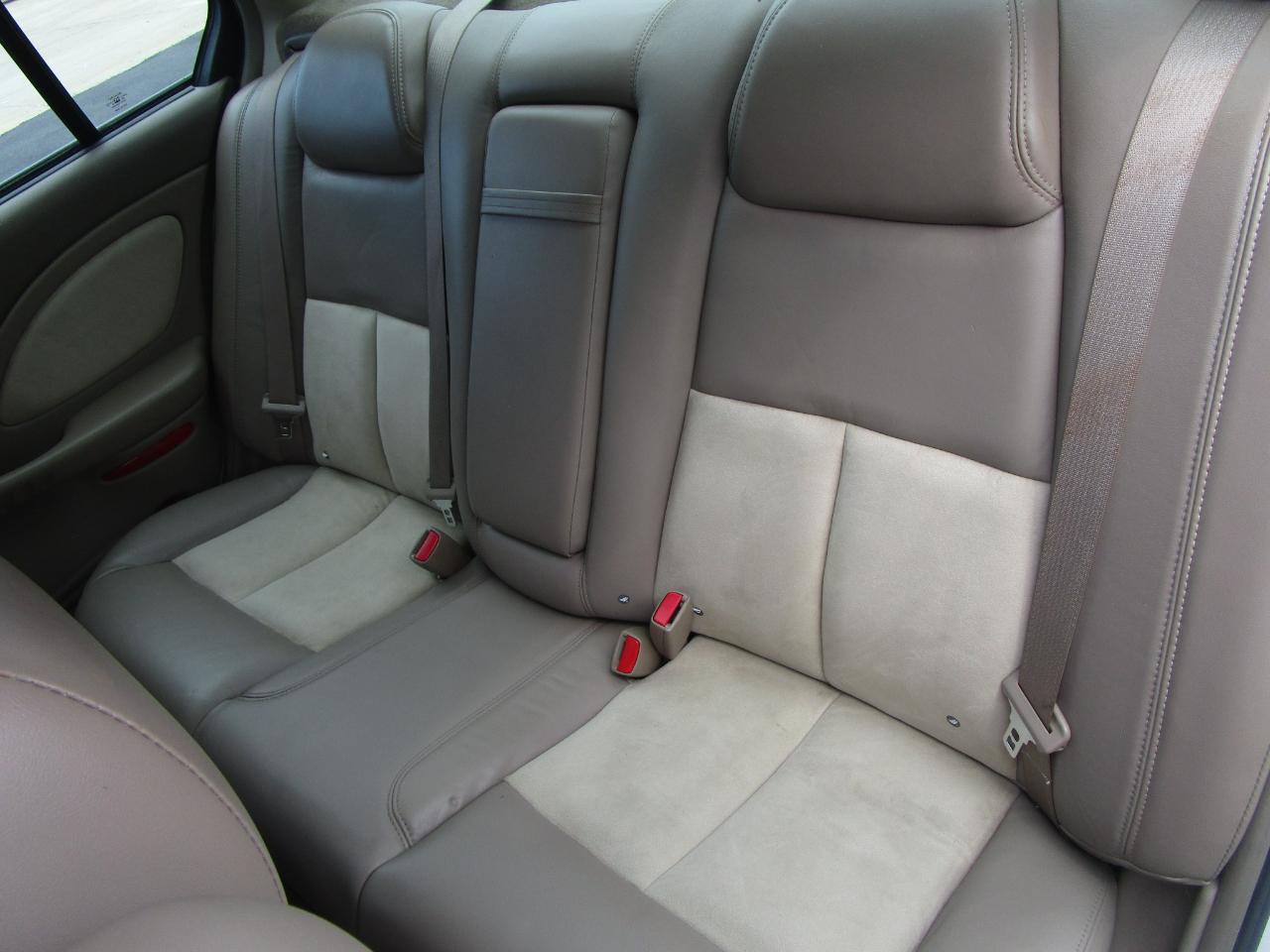 Pontiac Bonneville 4dr Sdn GXP 2005