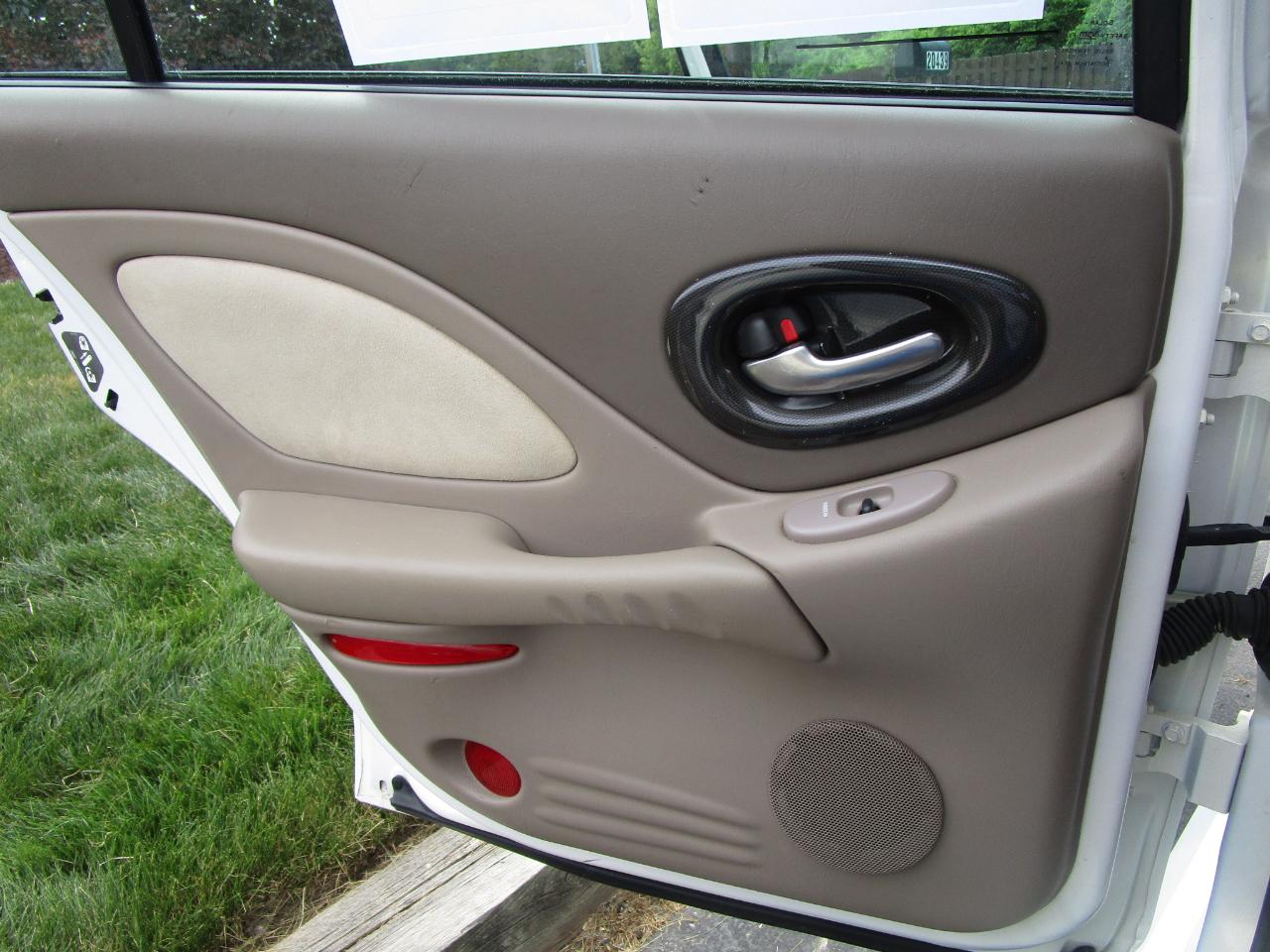 Pontiac Bonneville 4dr Sdn GXP 2005