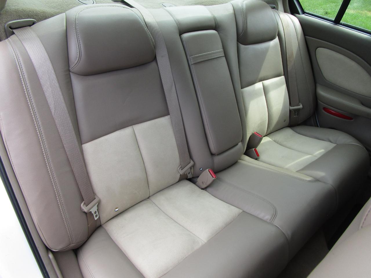 Pontiac Bonneville 4dr Sdn GXP 2005