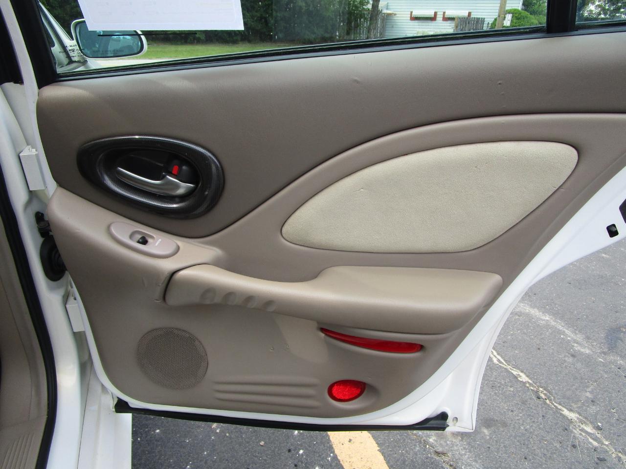 Pontiac Bonneville 4dr Sdn GXP 2005