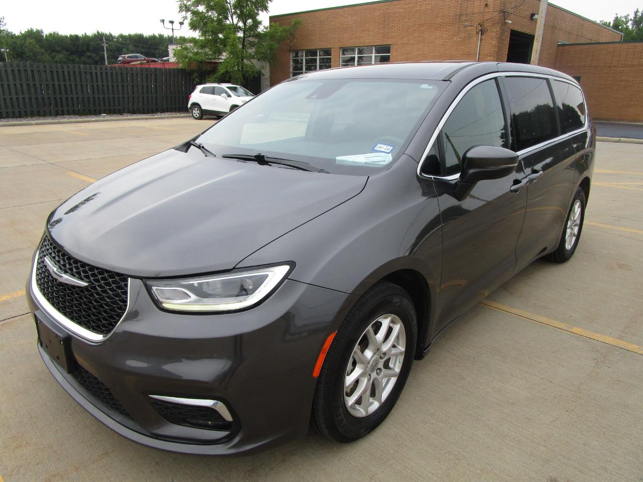 Chrysler Pacifica Touring FWD 2023