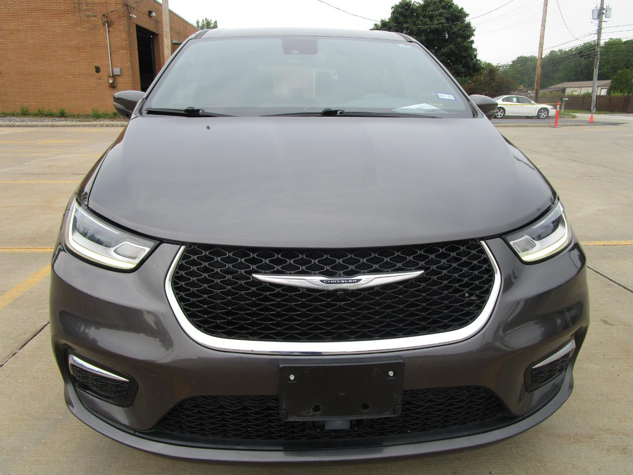 Chrysler Pacifica Touring FWD 2023