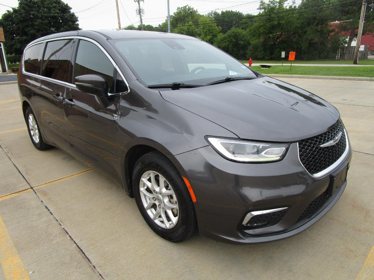 Chrysler Pacifica Touring FWD 2023