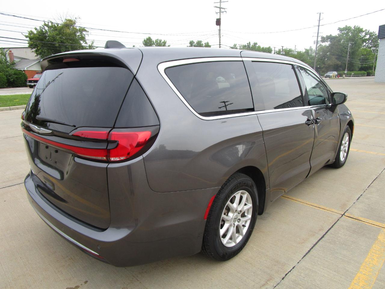 Chrysler Pacifica Touring FWD 2023
