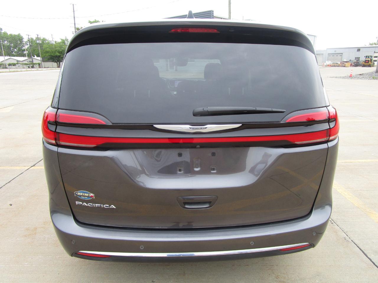Chrysler Pacifica Touring FWD 2023