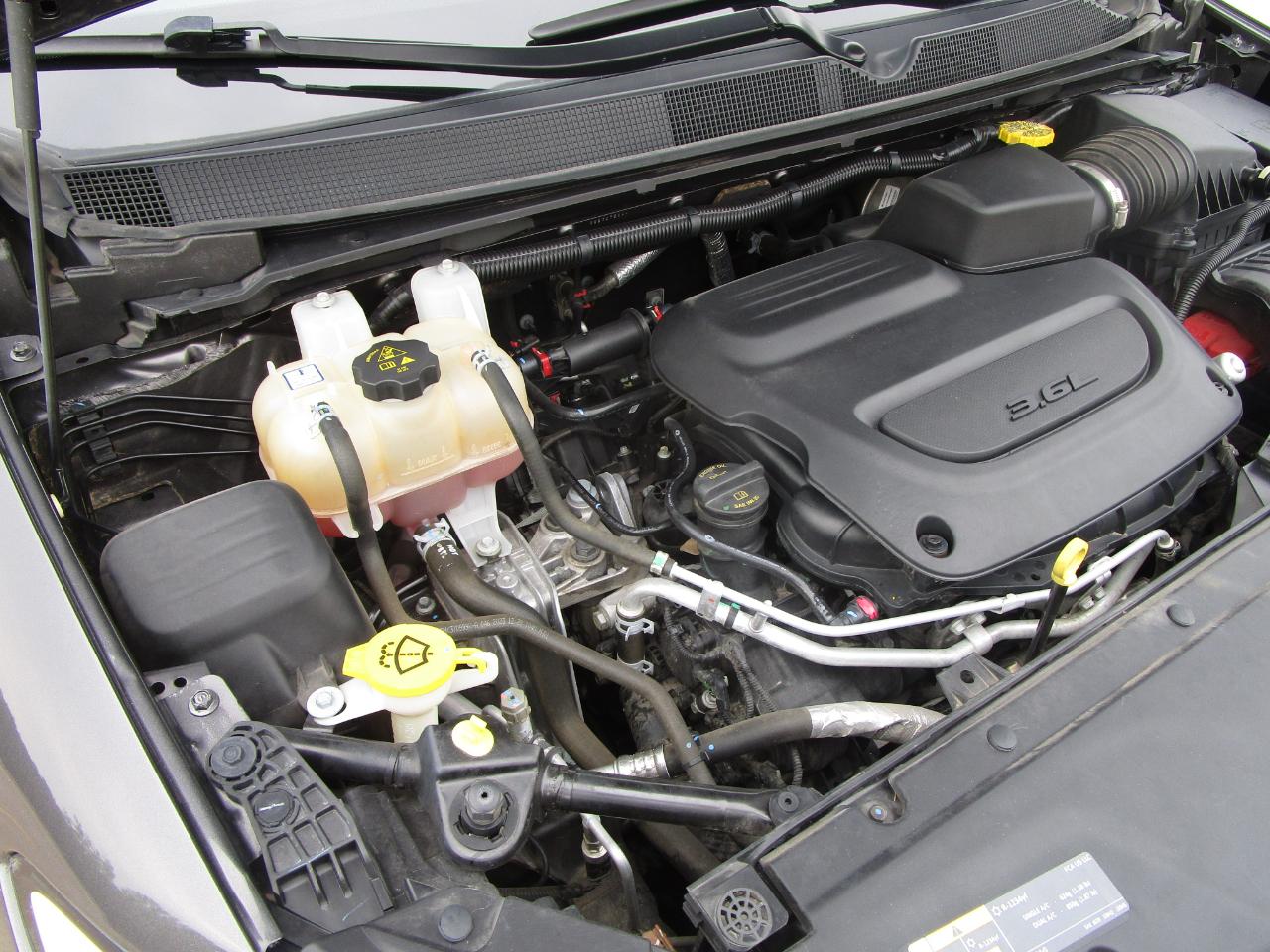 Chrysler Pacifica Touring FWD 2023