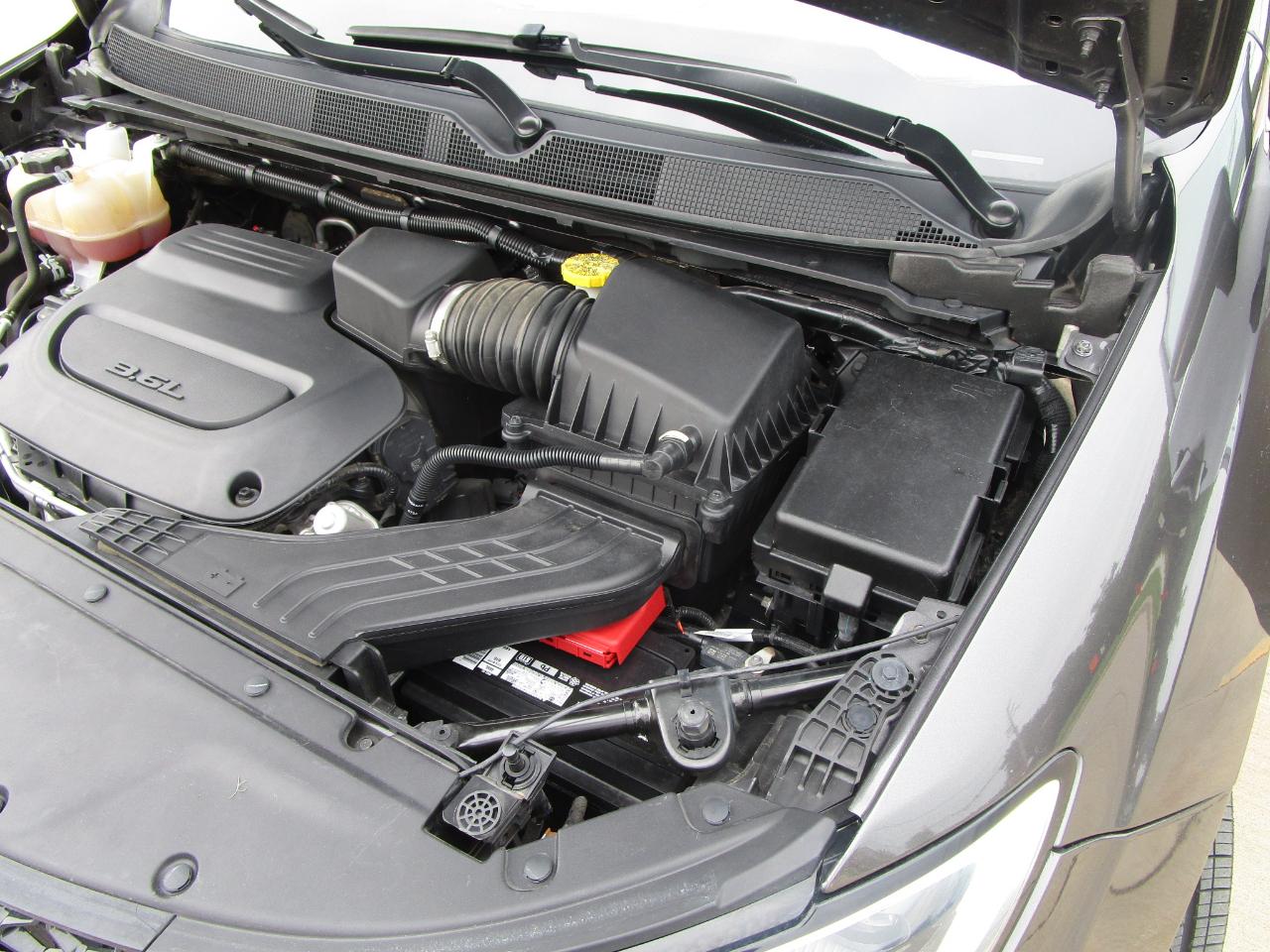 Chrysler Pacifica Touring FWD 2023