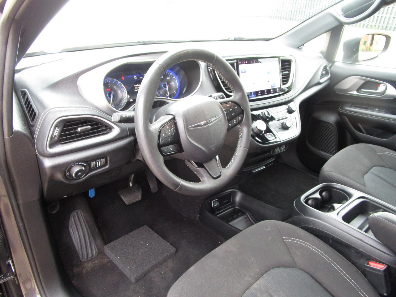 Chrysler Pacifica Touring FWD 2023