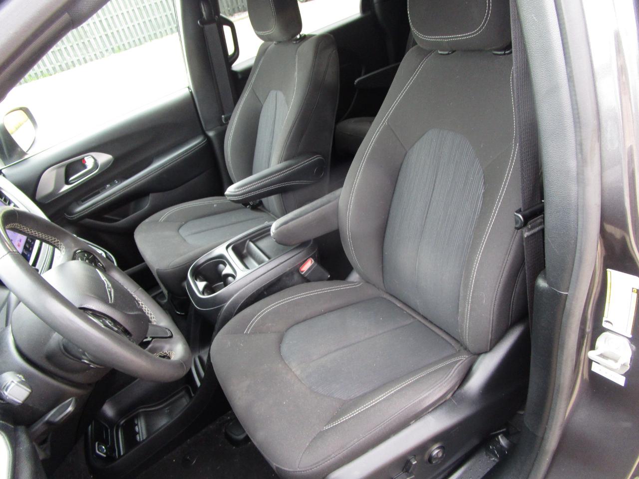 Chrysler Pacifica Touring FWD 2023