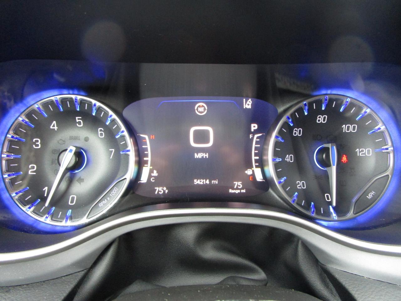 Chrysler Pacifica Touring FWD 2023