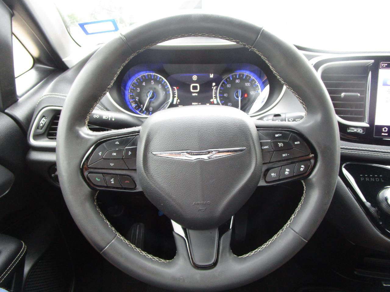 Chrysler Pacifica Touring FWD 2023