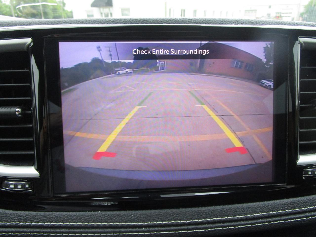 Chrysler Pacifica Touring FWD 2023