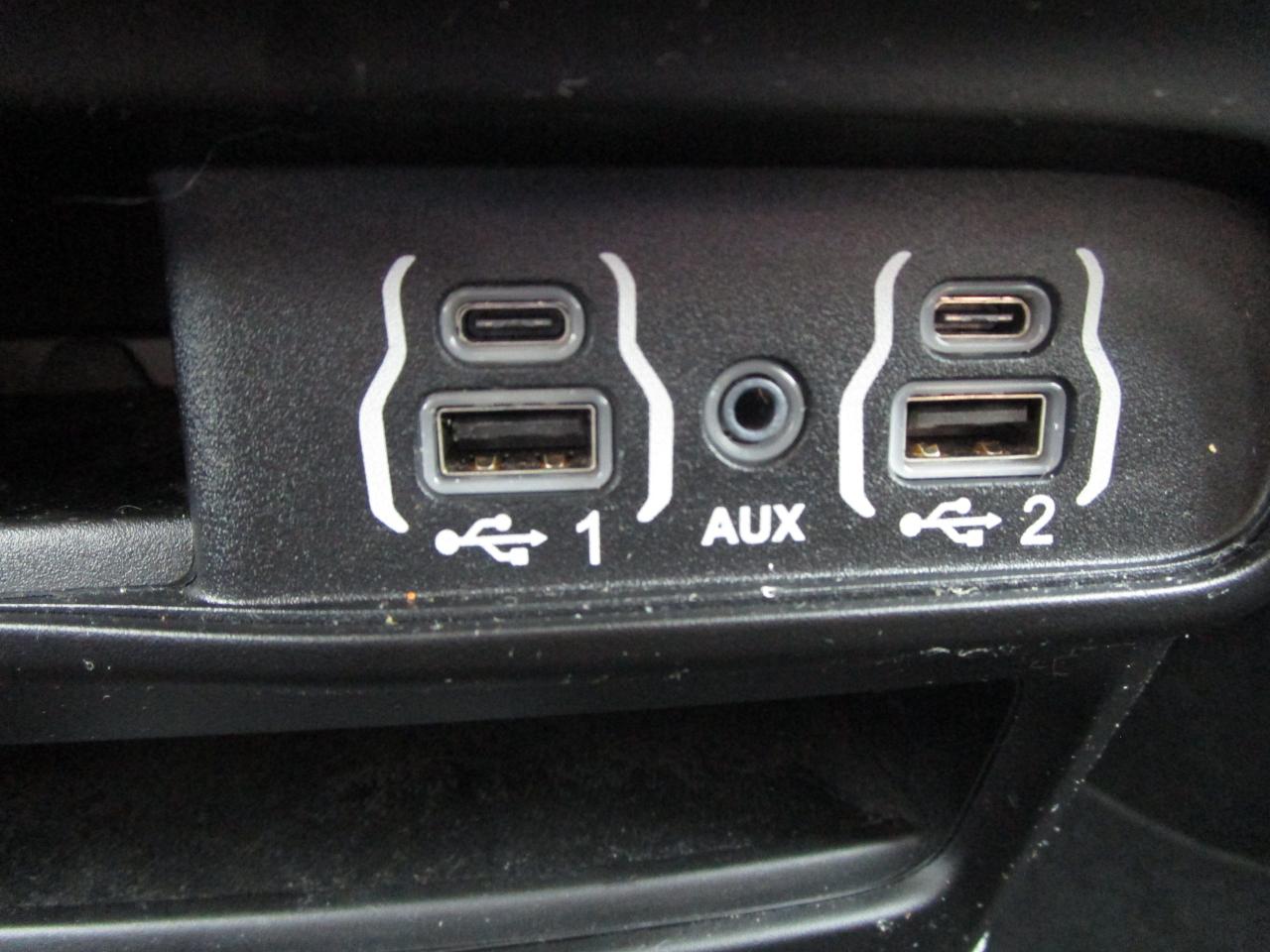 Chrysler Pacifica Touring FWD 2023