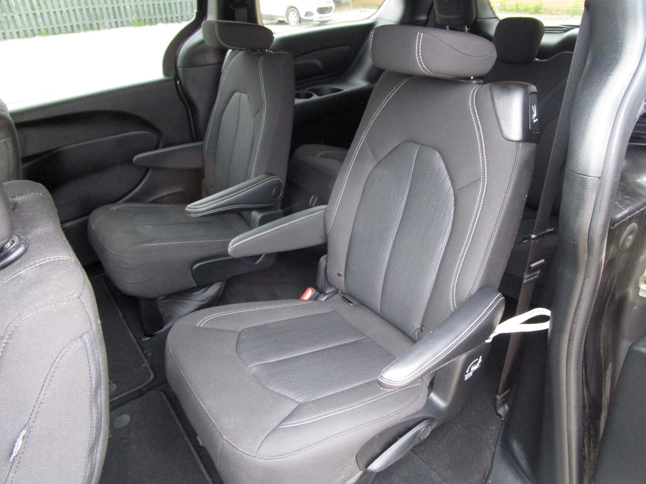 Chrysler Pacifica Touring FWD 2023