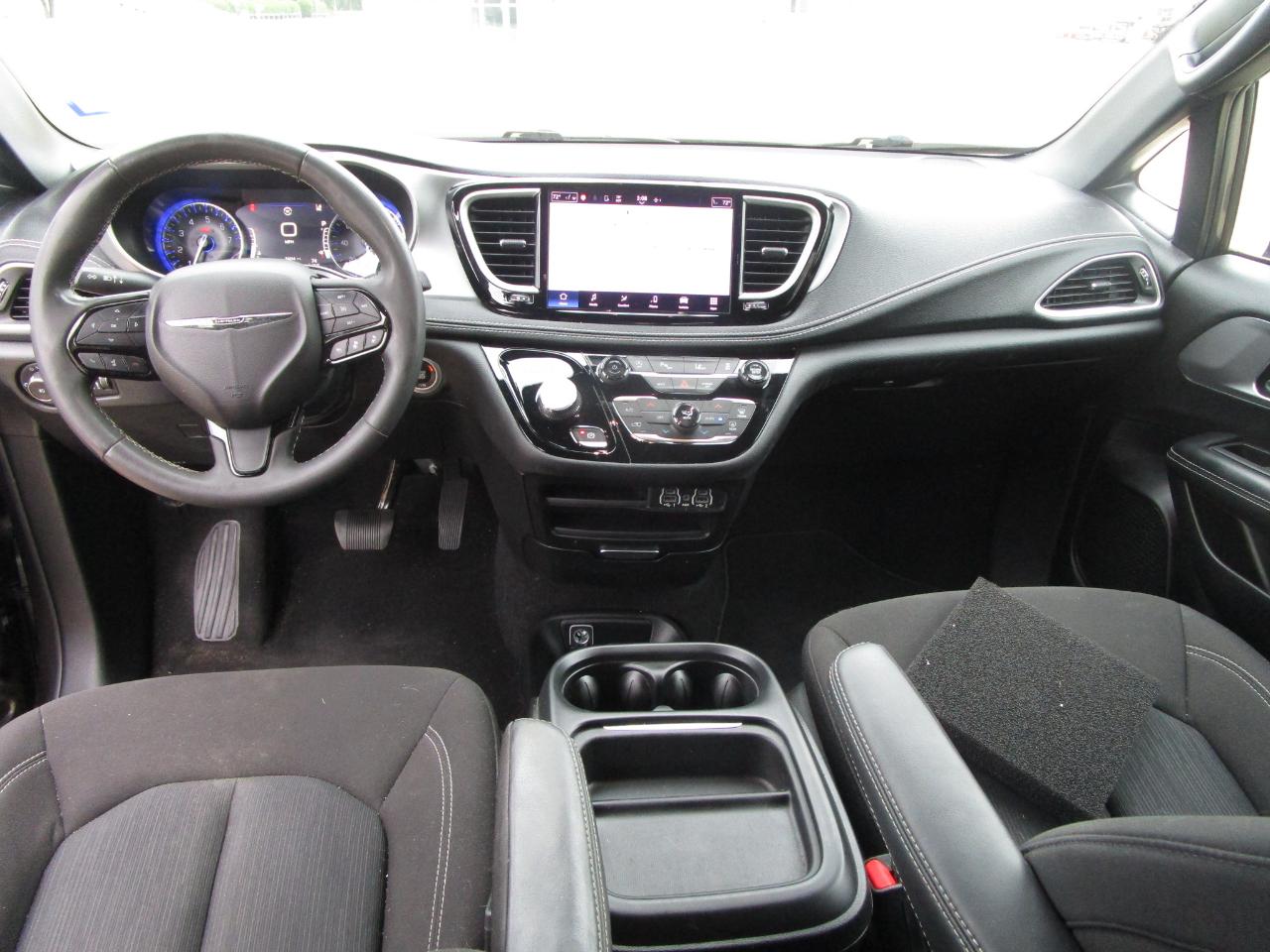 Chrysler Pacifica Touring FWD 2023