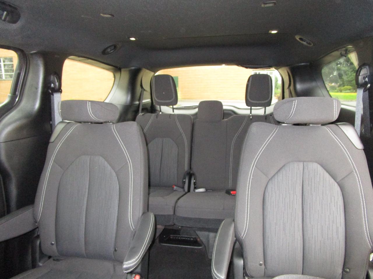 Chrysler Pacifica Touring FWD 2023