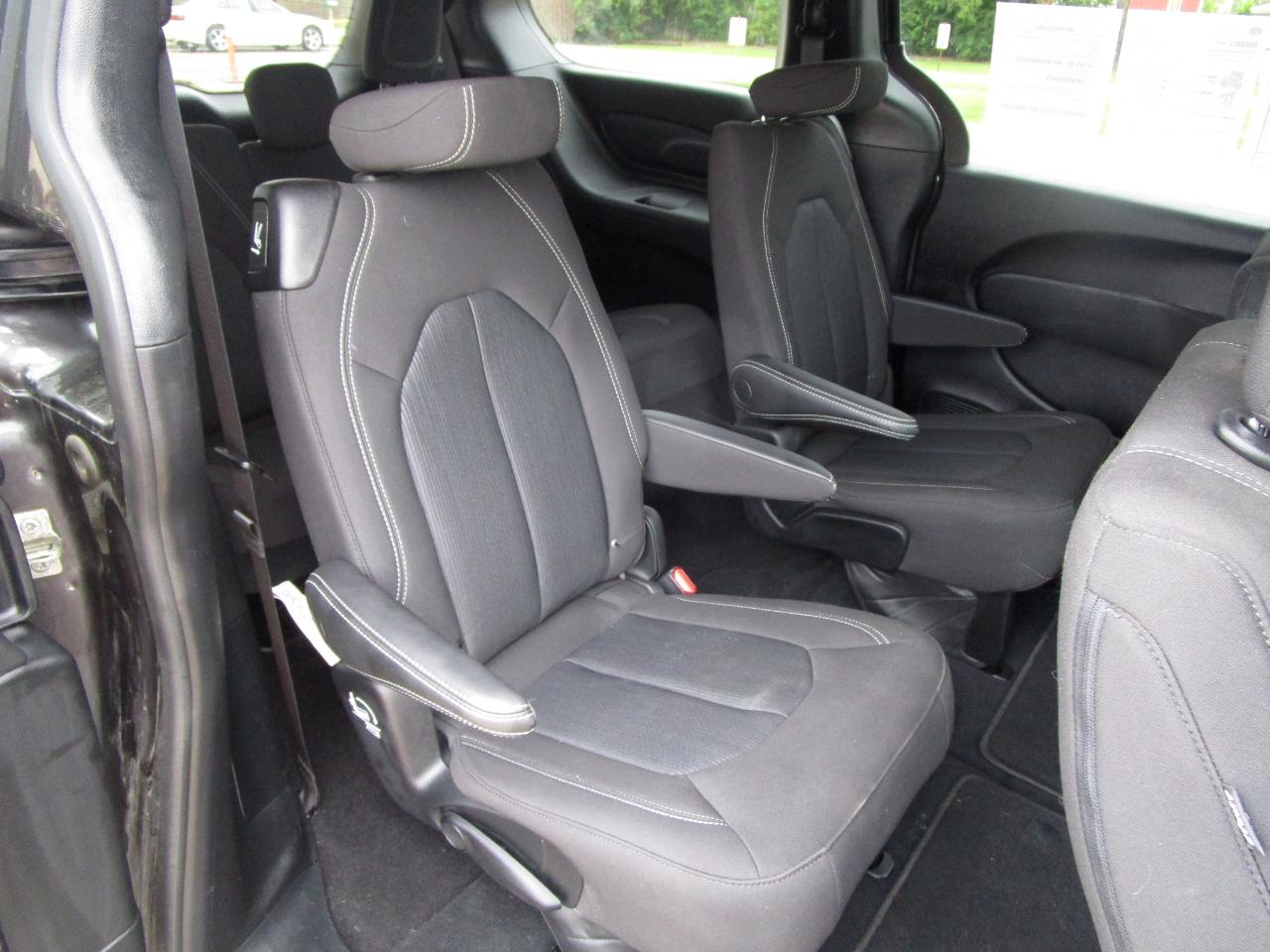 Chrysler Pacifica Touring FWD 2023