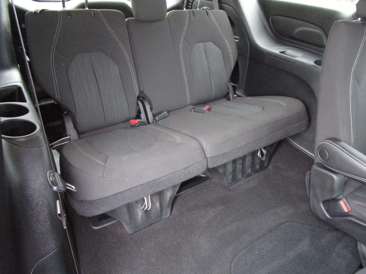 Chrysler Pacifica Touring FWD 2023