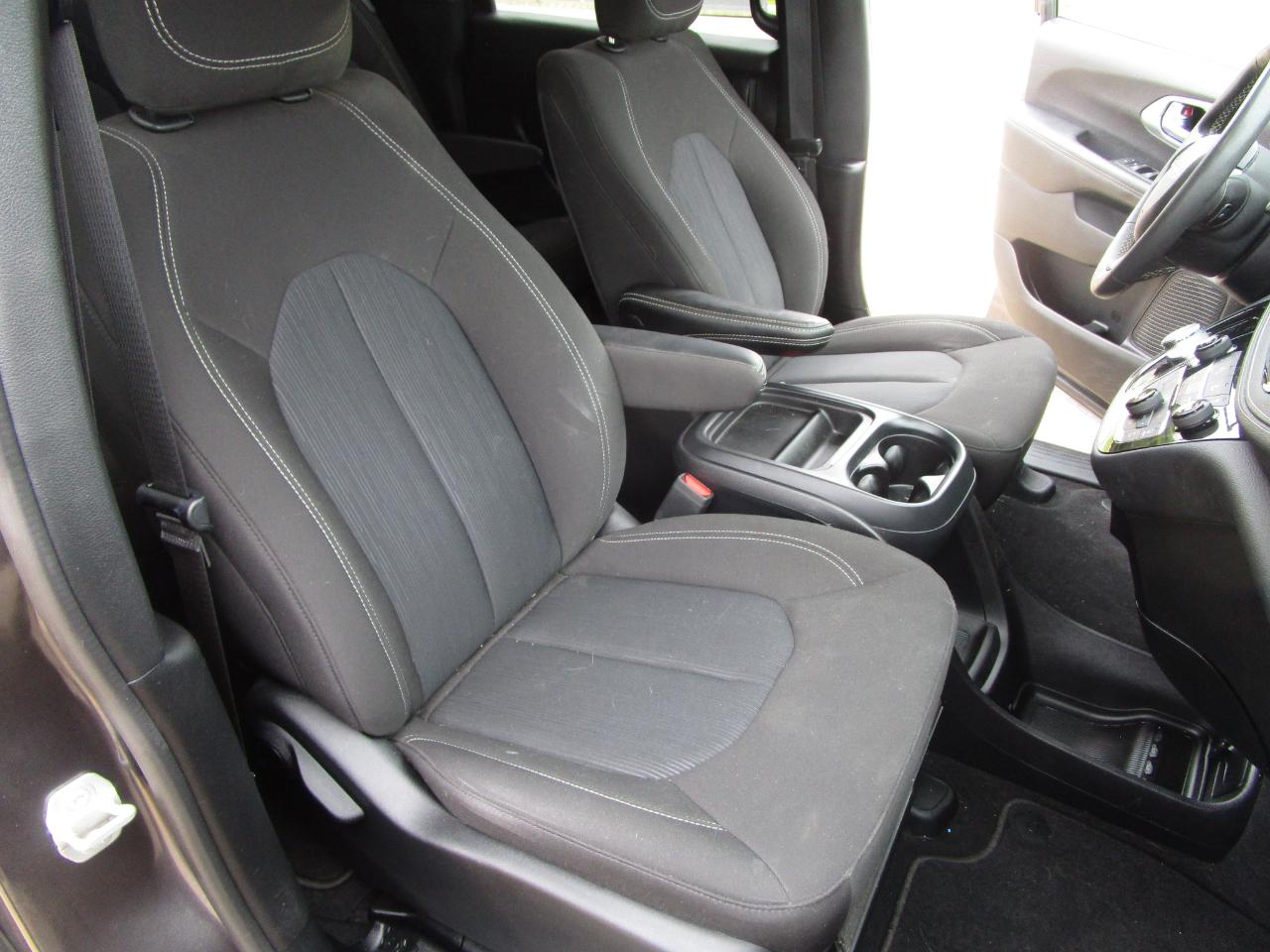 Chrysler Pacifica Touring FWD 2023