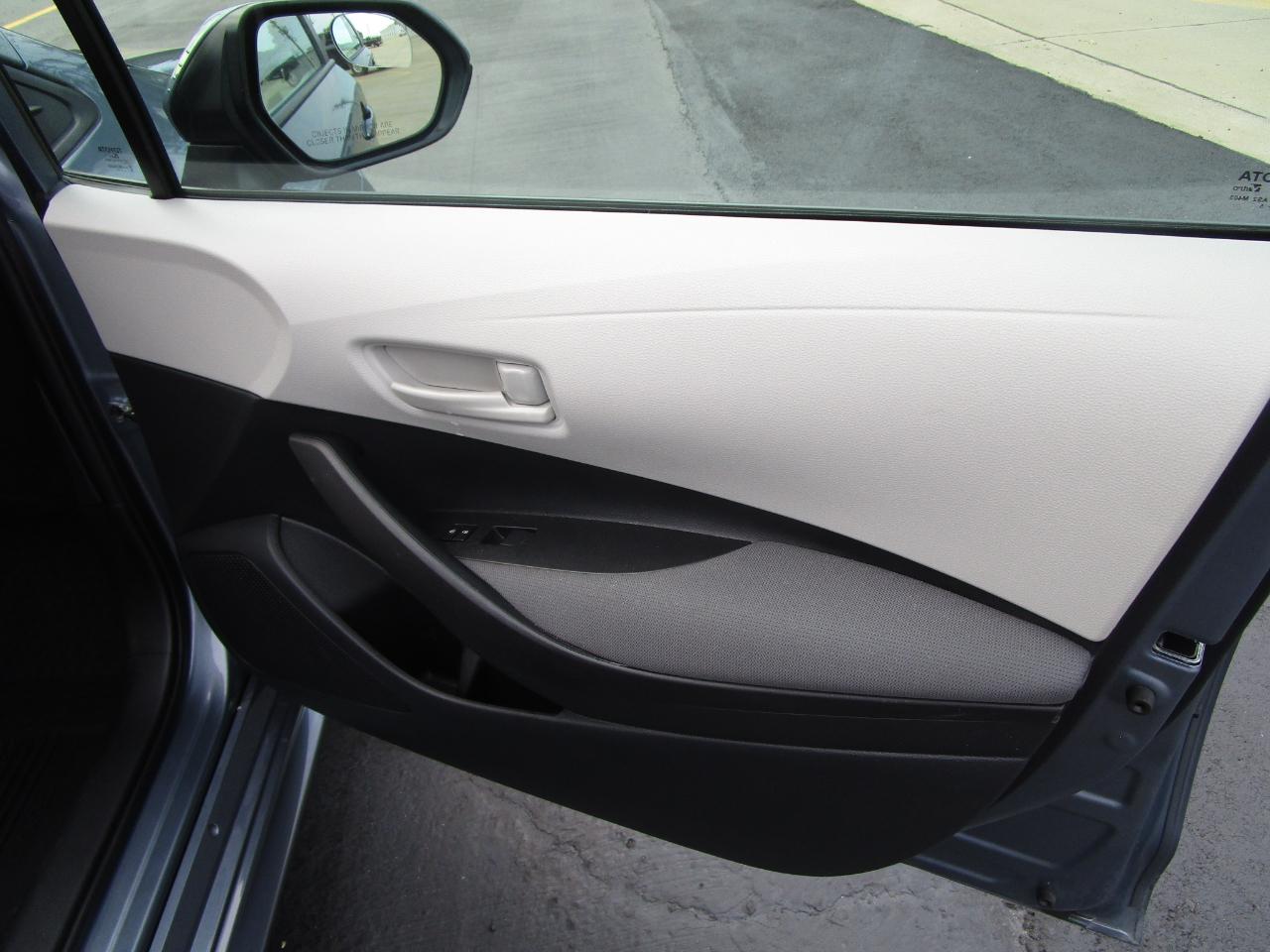 Toyota Corolla LE CVT (Natl) 2025