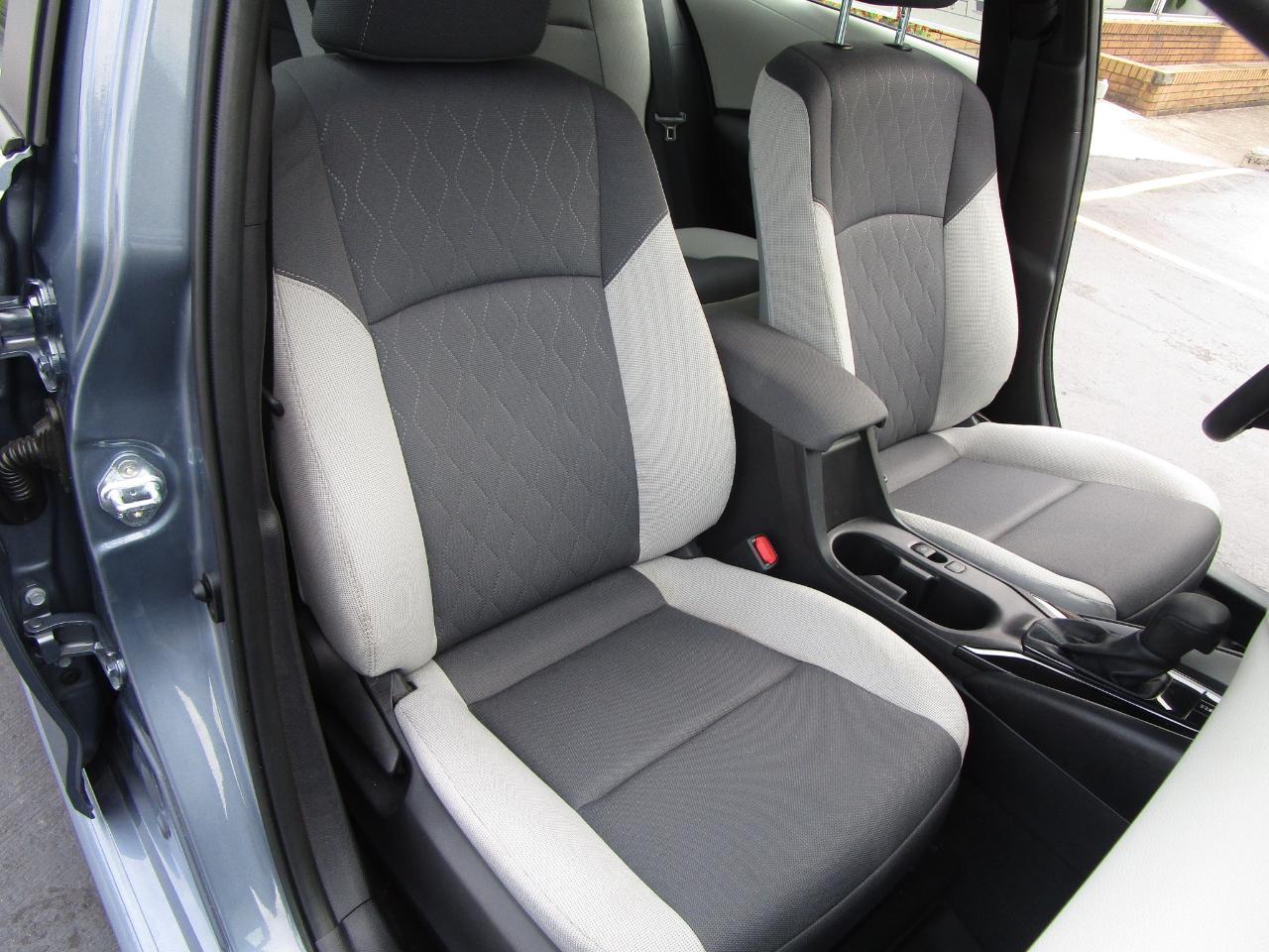 Toyota Corolla LE CVT (Natl) 2025