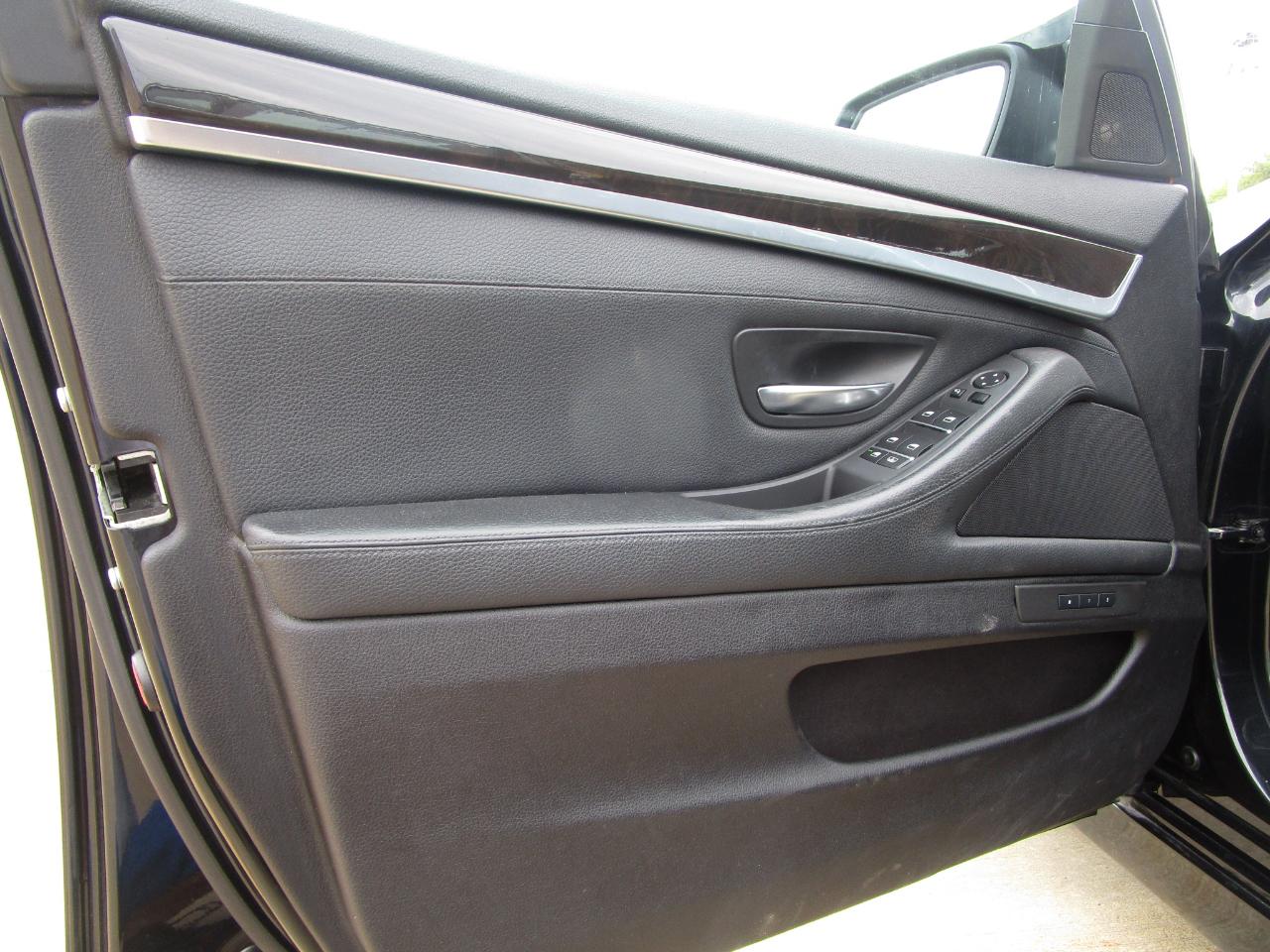 BMW 5 Series 4dr Sdn 535i xDrive AWD 2011