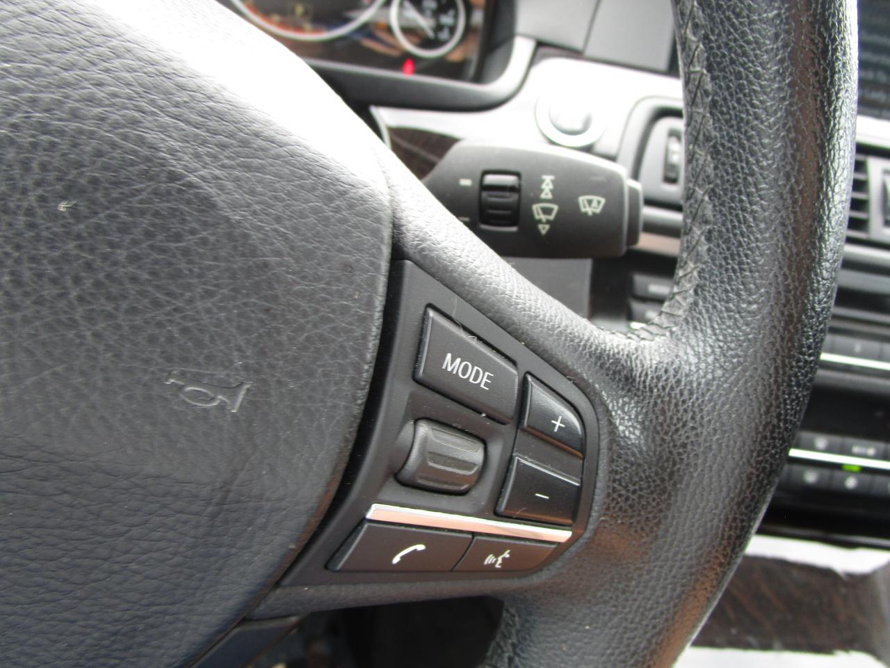 BMW 5 Series 4dr Sdn 535i xDrive AWD 2011