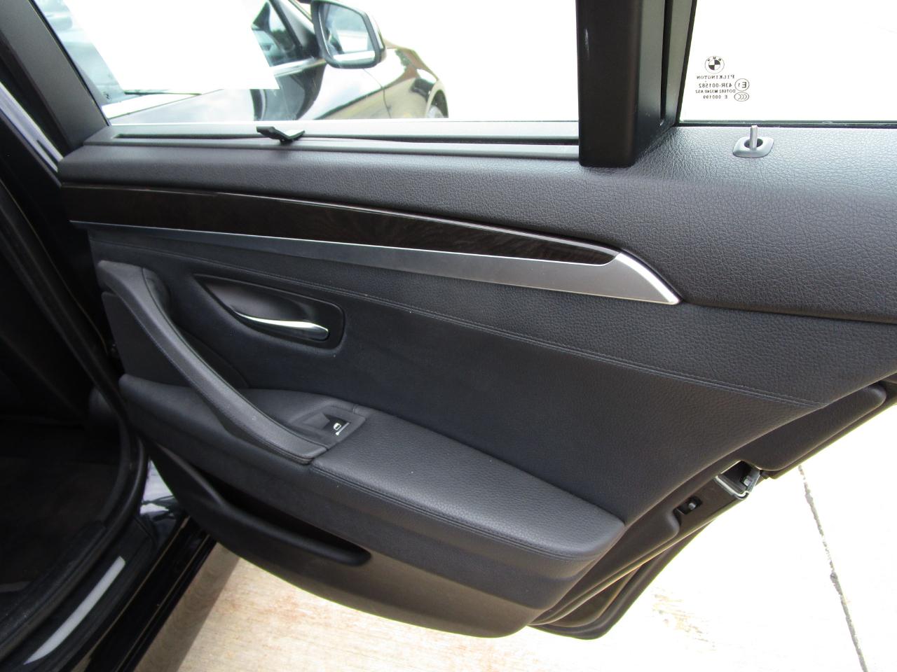 BMW 5 Series 4dr Sdn 535i xDrive AWD 2011