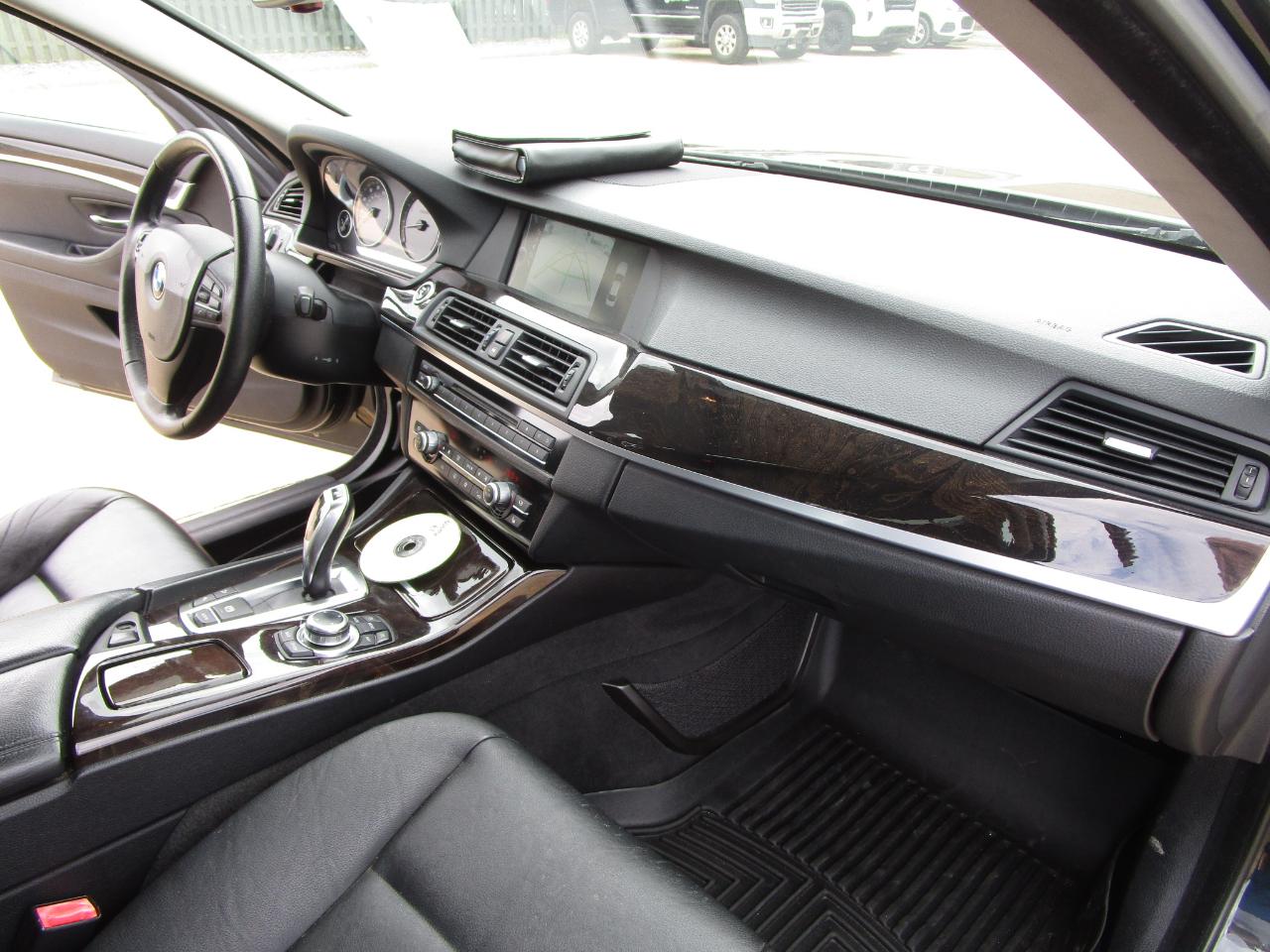 BMW 5 Series 4dr Sdn 535i xDrive AWD 2011
