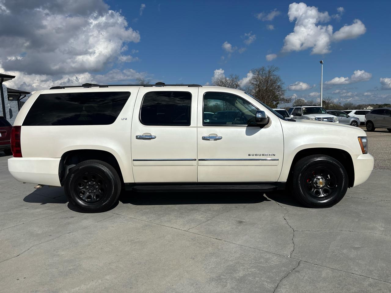 Chevrolet Suburban 4WD 4dr LTZ 2014