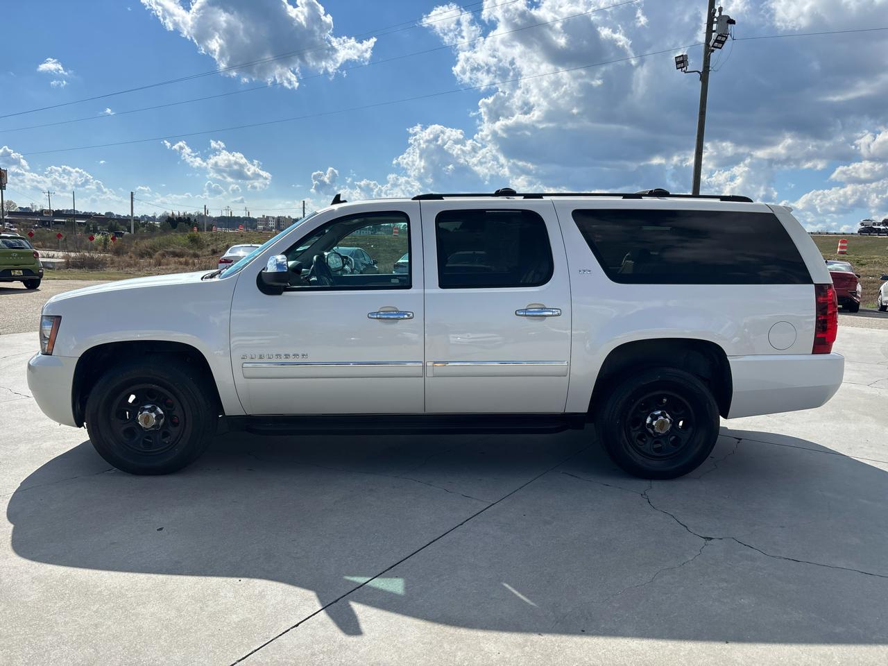 Chevrolet Suburban 4WD 4dr LTZ 2014