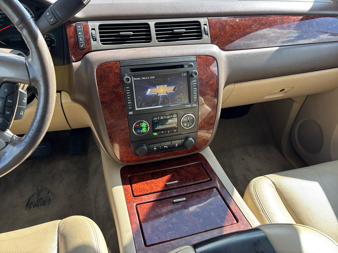 Chevrolet Suburban 4WD 4dr LTZ 2014