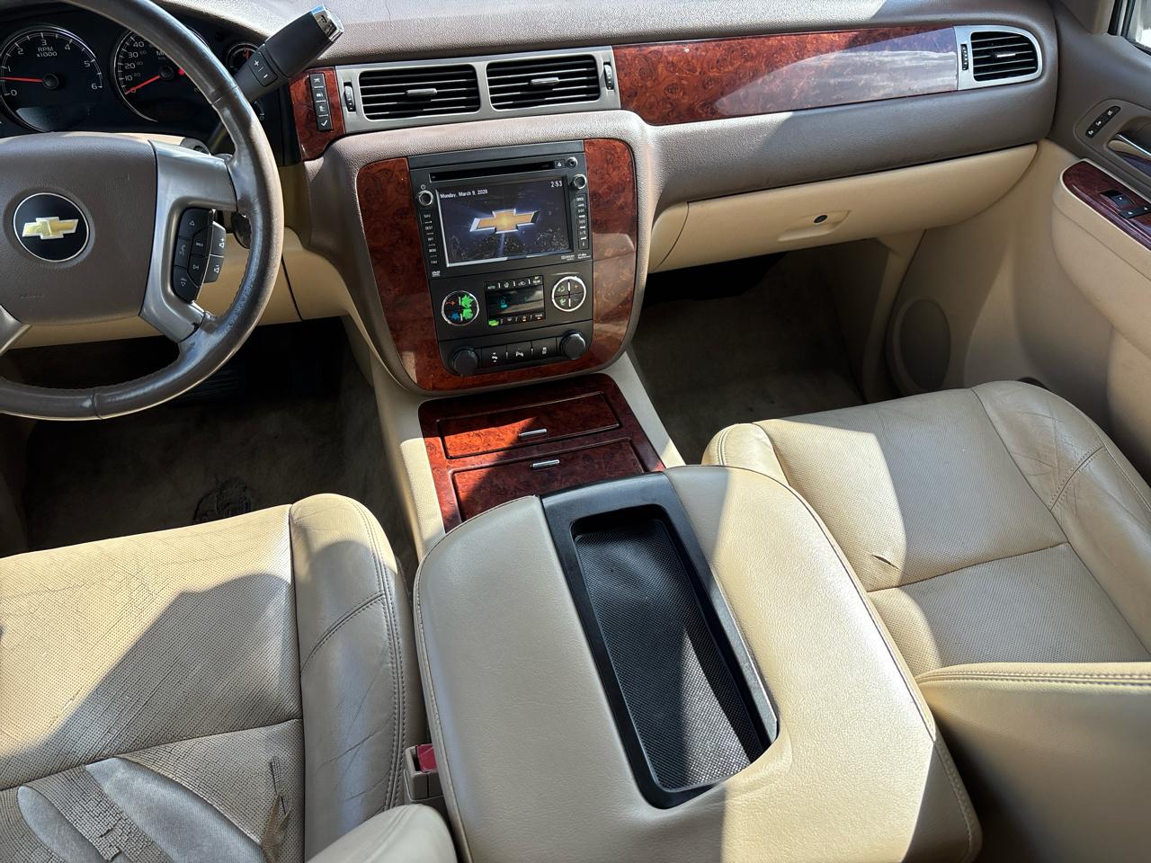 Chevrolet Suburban 4WD 4dr LTZ 2014