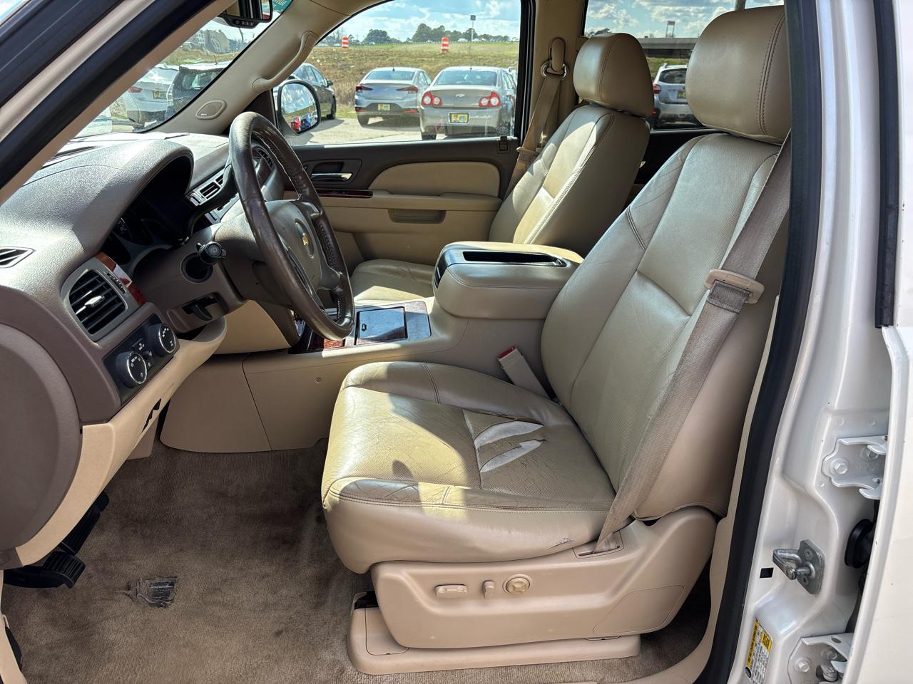 Chevrolet Suburban 4WD 4dr LTZ 2014
