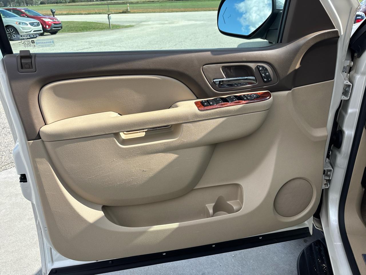 Chevrolet Suburban 4WD 4dr LTZ 2014