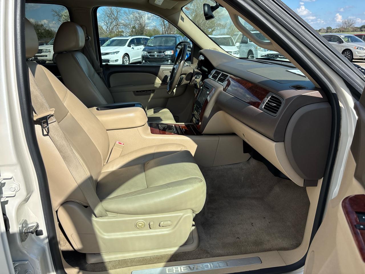 Chevrolet Suburban 4WD 4dr LTZ 2014