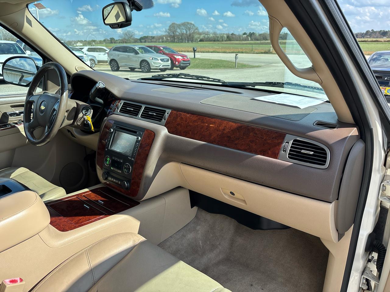 Chevrolet Suburban 4WD 4dr LTZ 2014