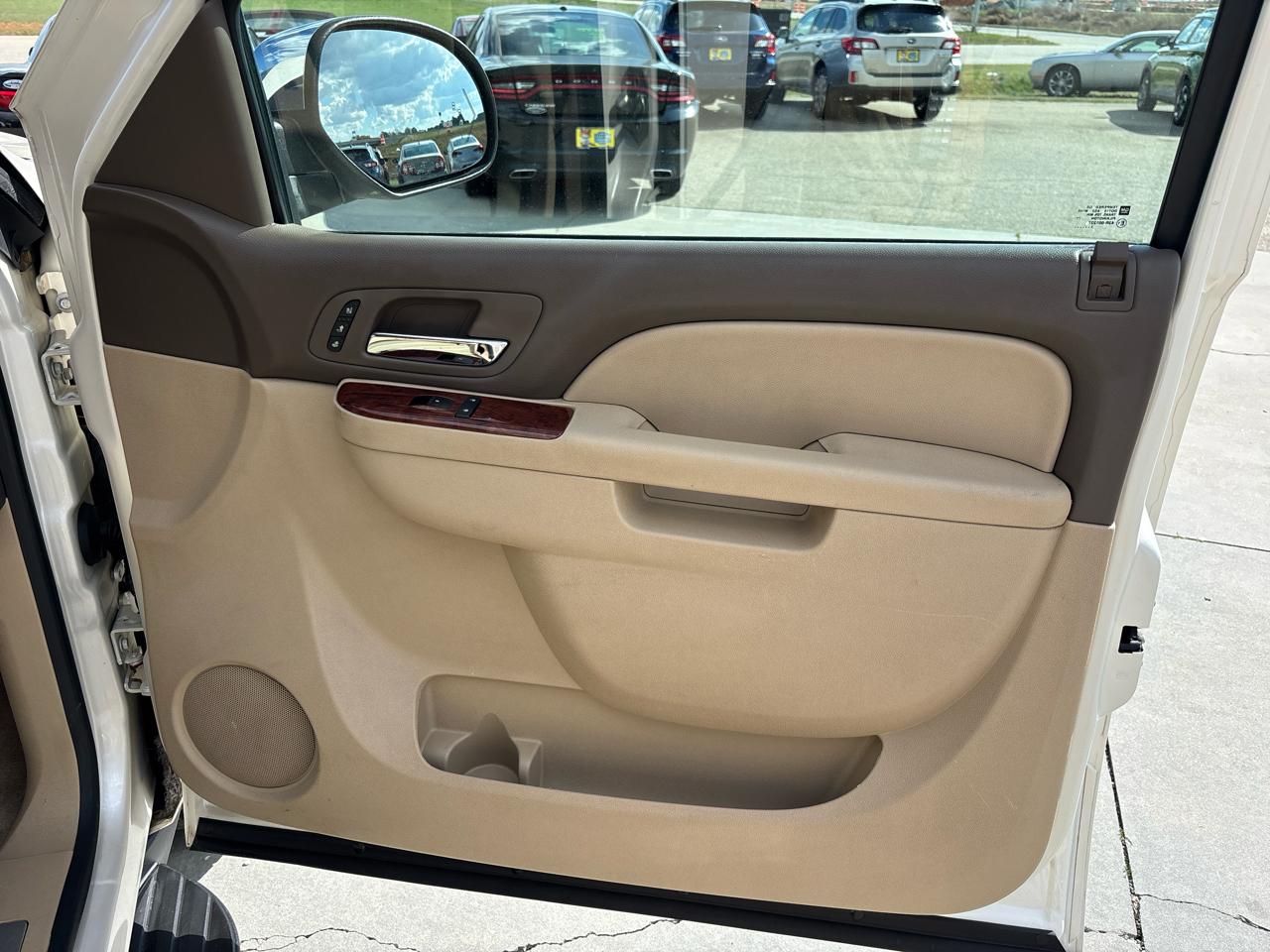 Chevrolet Suburban 4WD 4dr LTZ 2014