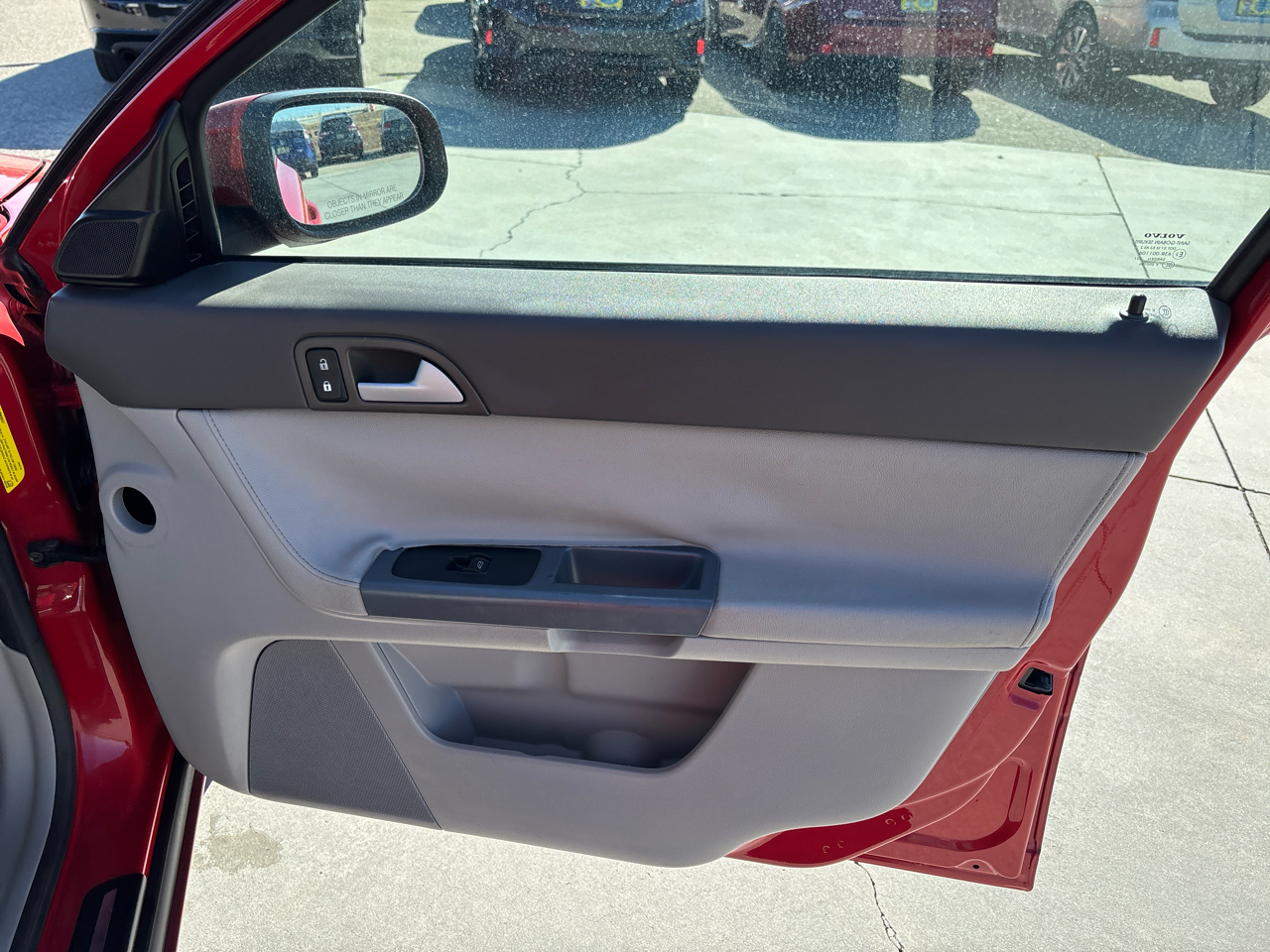 Volvo S40 4dr Sdn 2.4L Auto FWD 2008