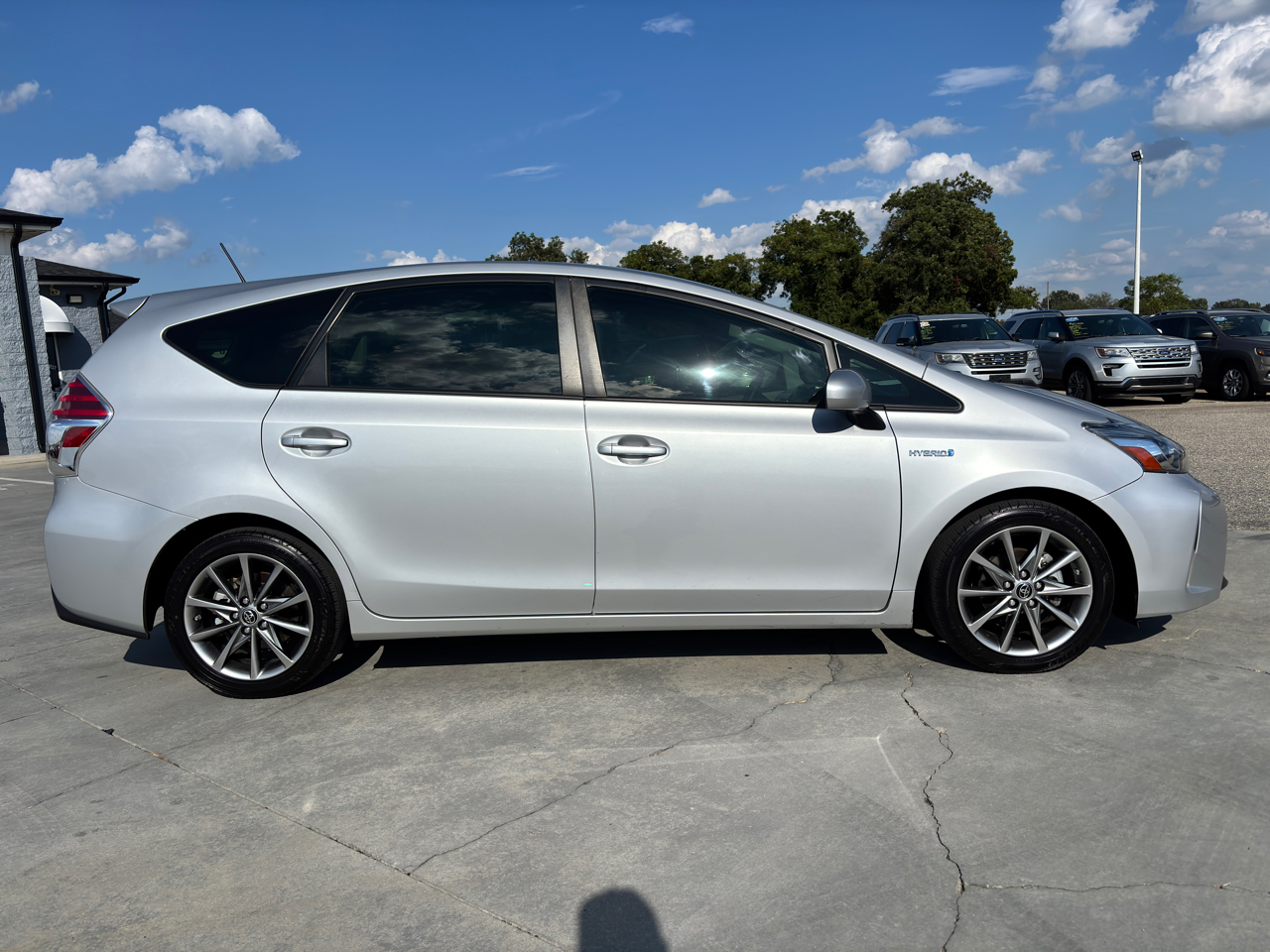 2016 Toyota Prius V Five photo 3