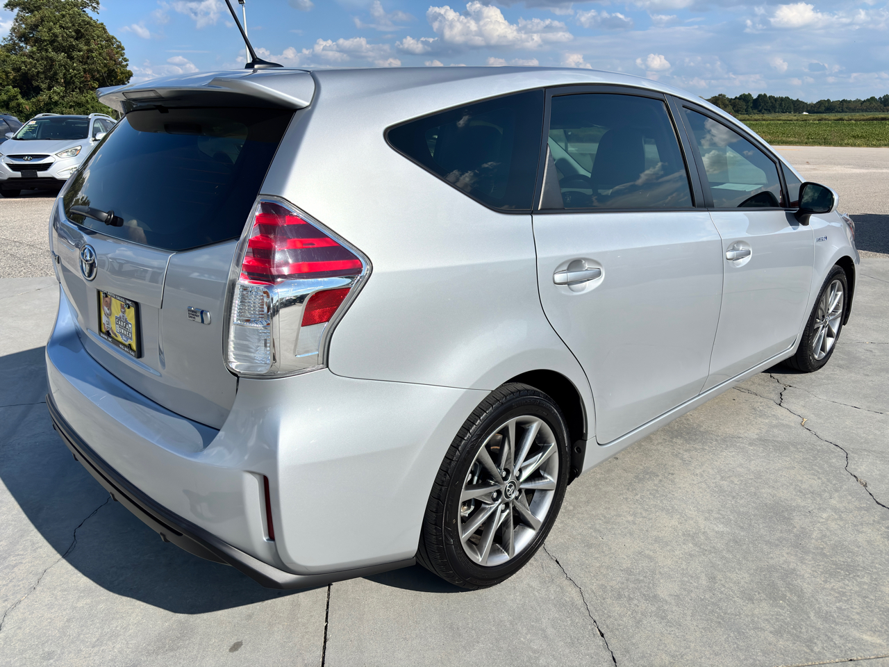 2016 Toyota Prius V Five photo 4