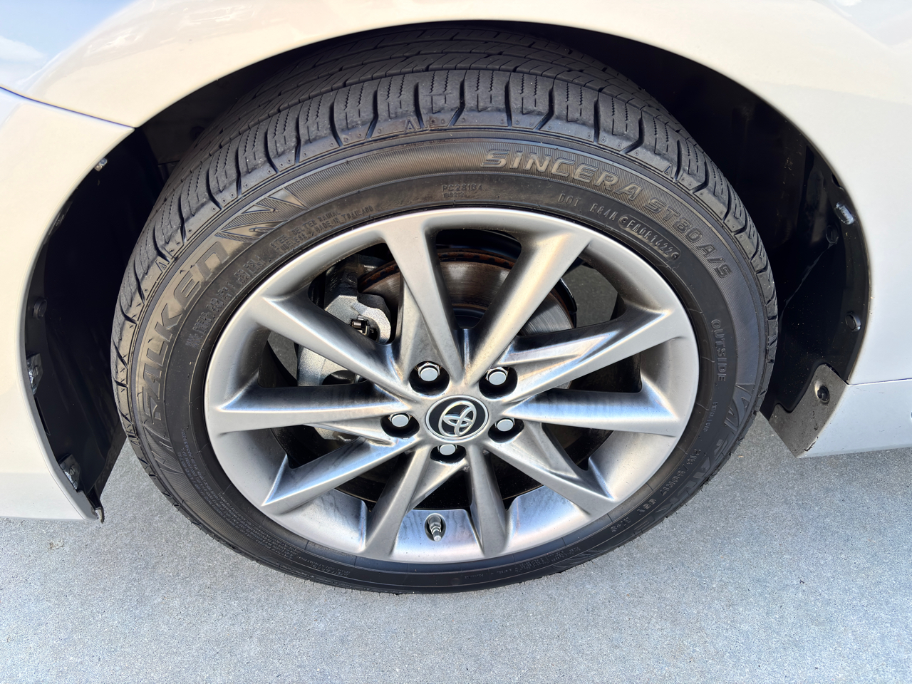 2016 Toyota Prius V Five photo 11