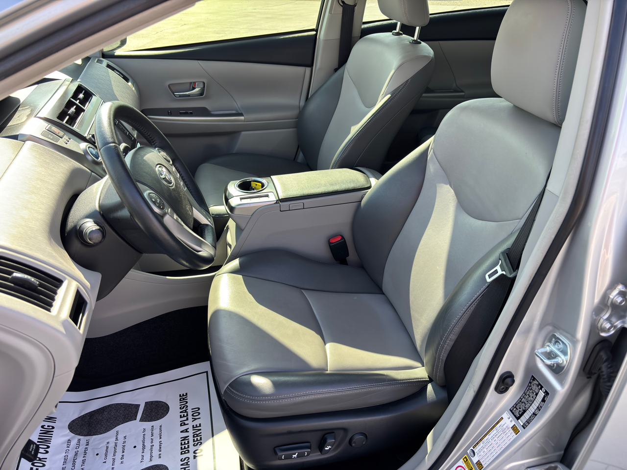 2016 Toyota Prius V Five photo 16