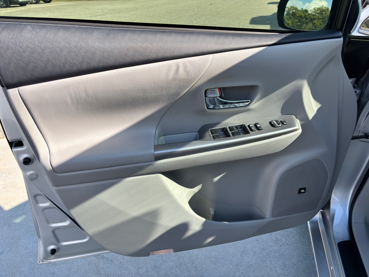 2016 Toyota Prius V Five photo 18
