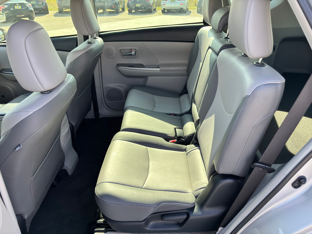 2016 Toyota Prius V Five photo 20