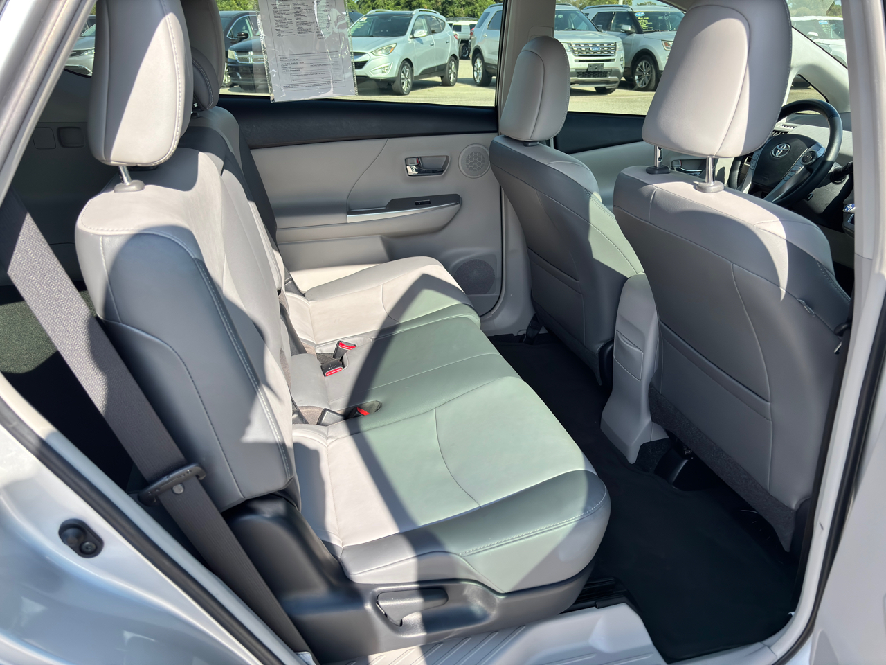 2016 Toyota Prius V Five photo 22